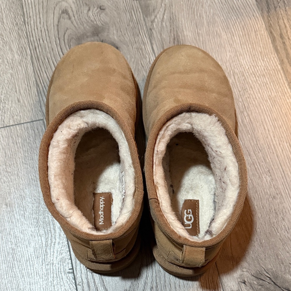 UGG Mini Suede Shearling in Chestnut size 8